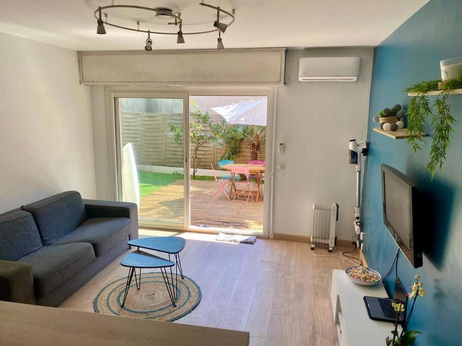 Studio Apartment อองทีบส์ ภายนอก รูปภาพ